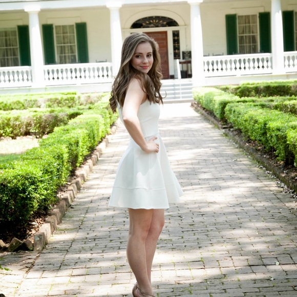 Meet your Posher, Sarah - Picture 3 of 3